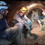 Emergendo da Secoli di Oscurità: Gli Speleologi di Trieste Scoprono un Passaggio Nascosto nell’Acquedotto Teresiano